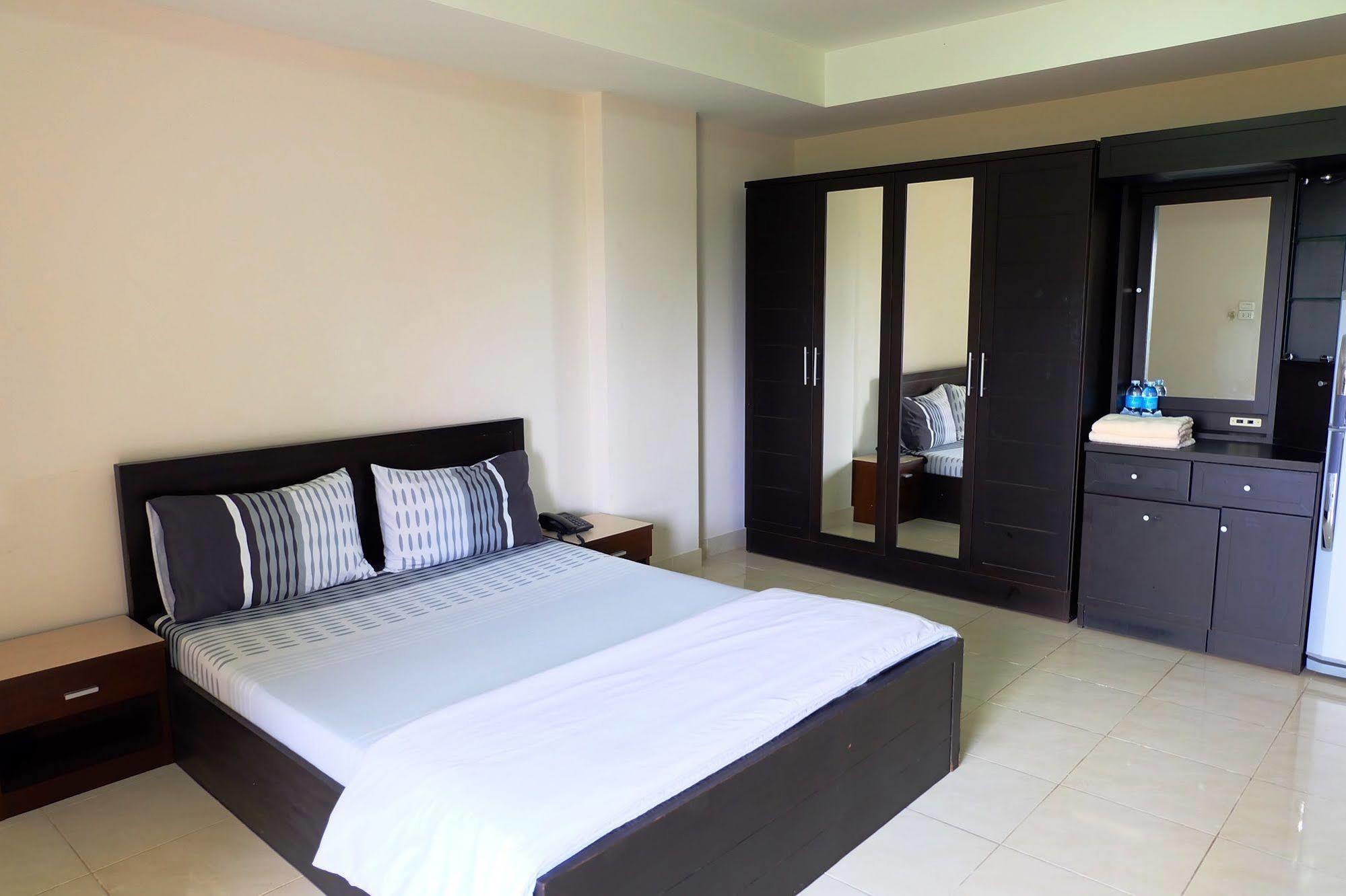 Hotel Larrivee Bang Bo Exterior foto